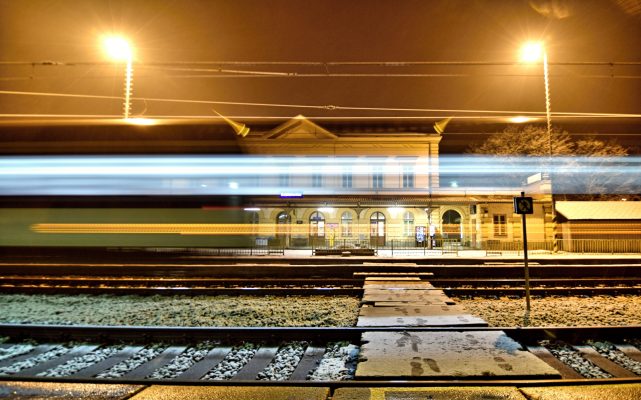 Rychlostí světla na Prahu